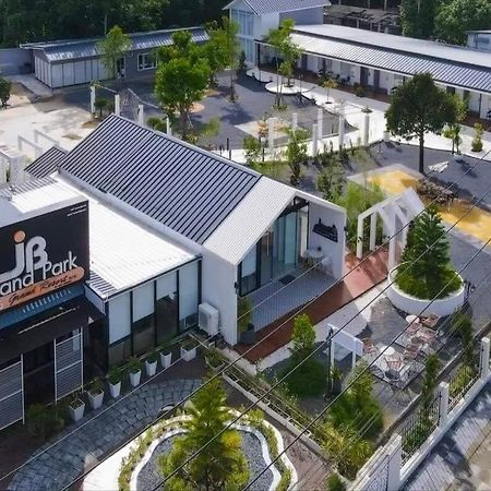Jb Grand Resort Накхонсітхаммарат Екстер'єр фото
